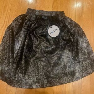 BNWT Velvet Girls Beautiful Skirt Size 10 w/pockets!!!